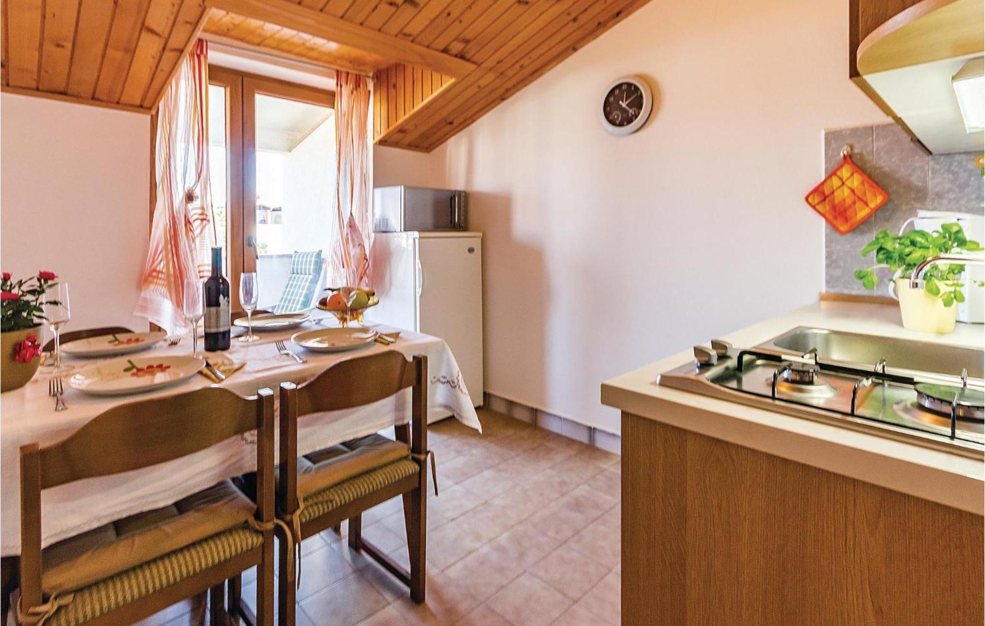Beautiful Apartment In Pula With Kitchen Bagian luar foto