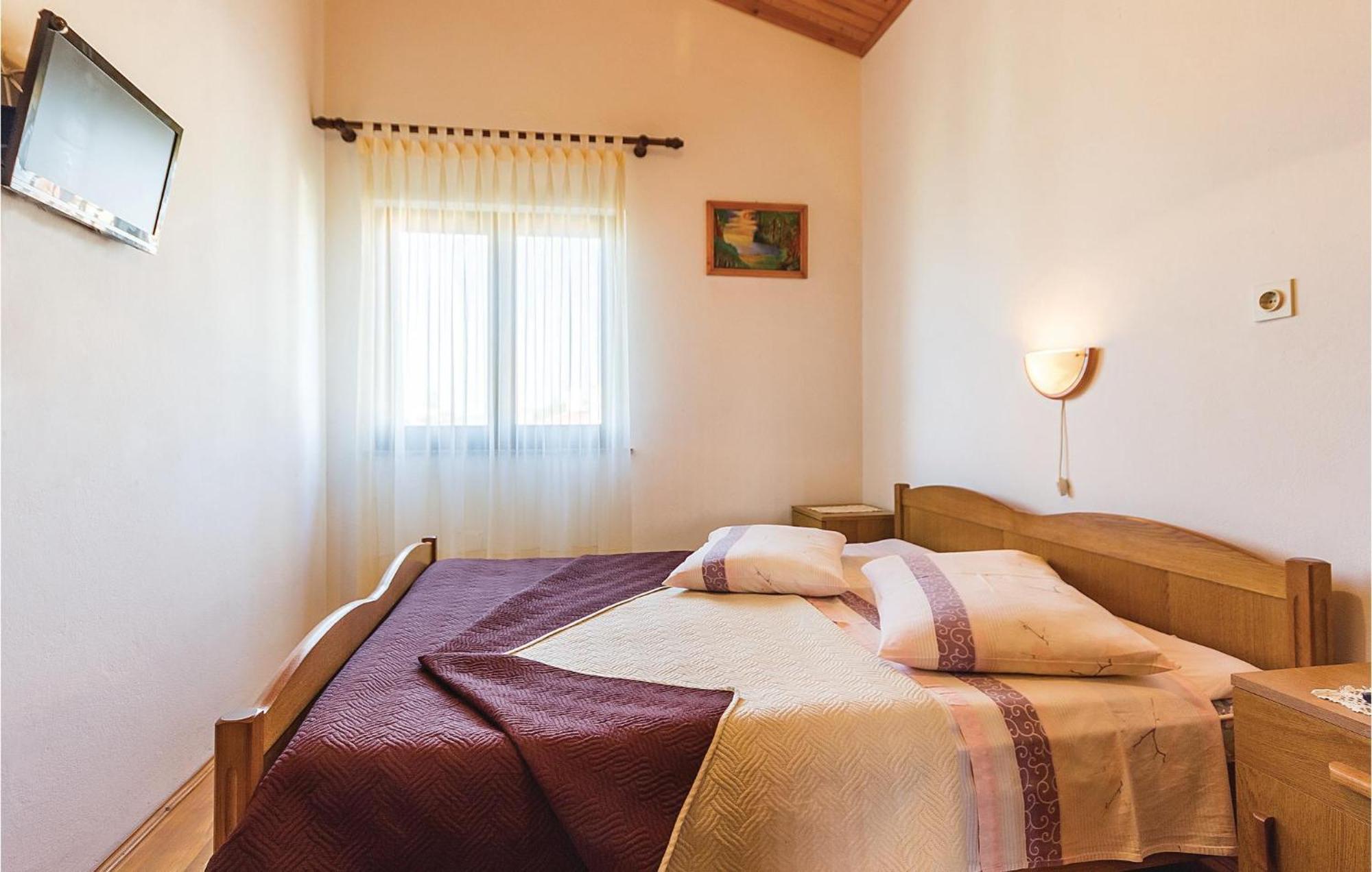 Beautiful Apartment In Pula With Kitchen Bagian luar foto