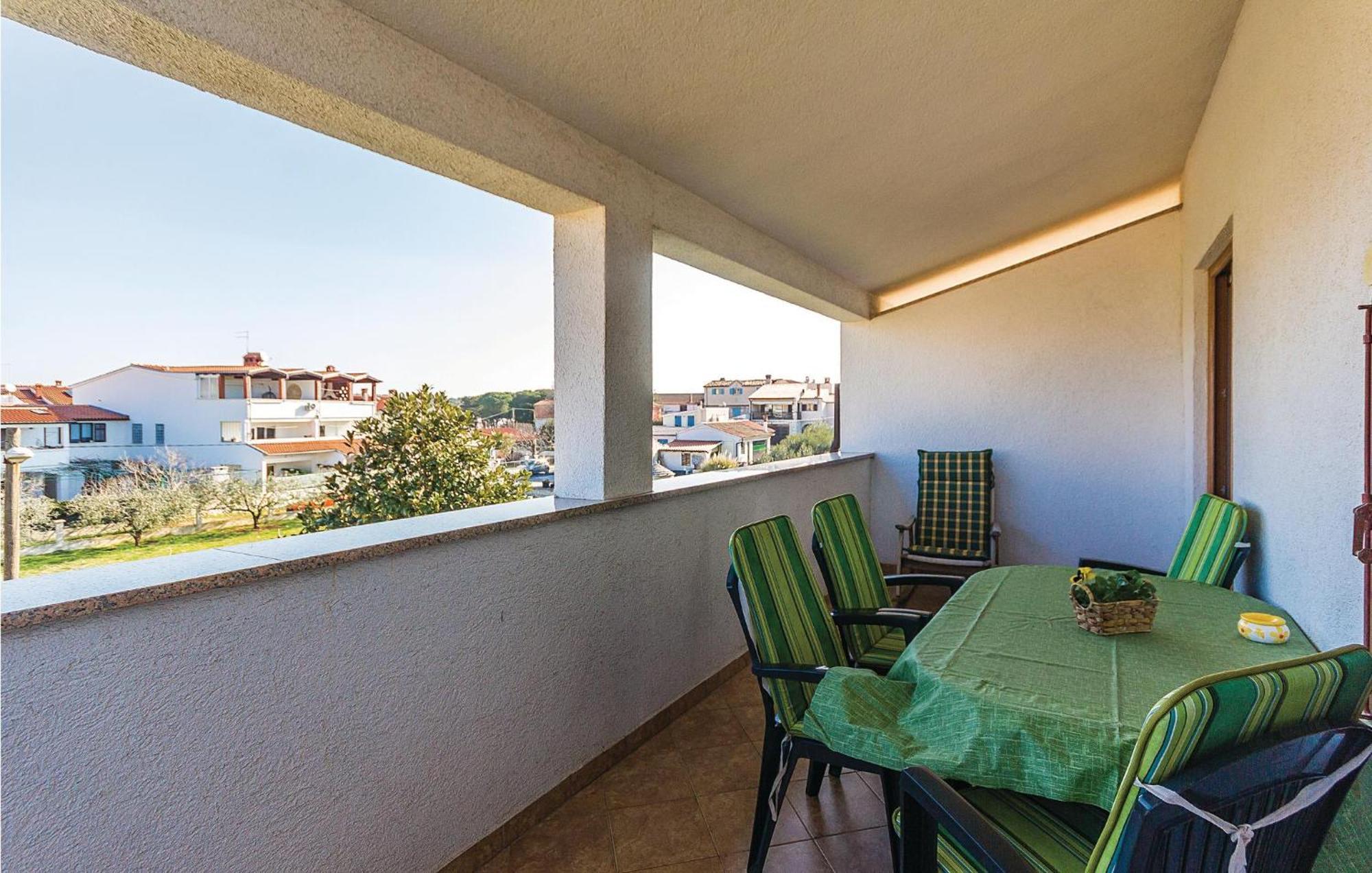 Beautiful Apartment In Pula With Kitchen Bagian luar foto