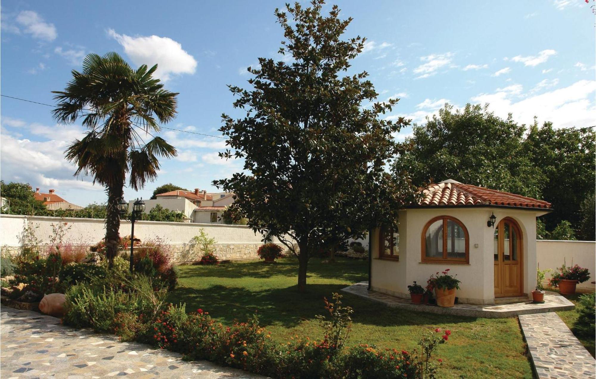 Beautiful Apartment In Pula With Kitchen Bagian luar foto